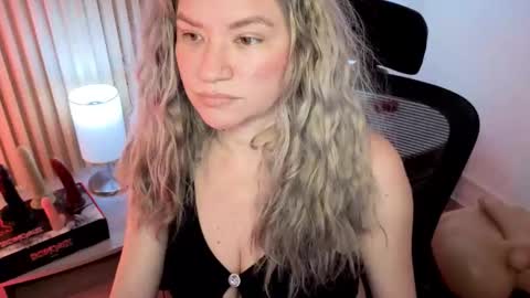 Marian Love  online show from November 13, 2025, 10:58 am