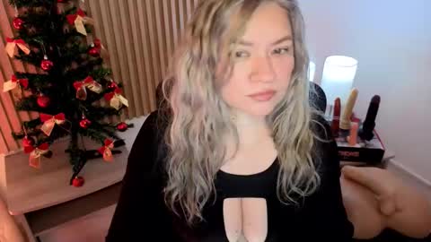 Marian Love  online show from November 29, 2025, 10:51 am