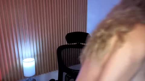 Snapshot of marianl0ve chatting on April 8, 2026, 10:48 am Marian Love online show from April 8, 2026, 10:48 am