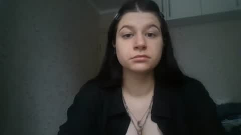 Snapshot of marianmollberg chatting on June 17, 2026, 4:15 am Marian online show from June 17, 2026, 4:15 am