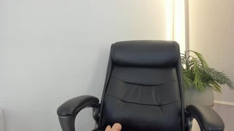 Maria Pettit online show from December 15, 2024, 11:45 am