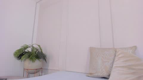 Maria Pettit online show from December 15, 2024, 5:53 pm