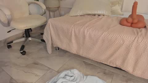 Maria Pettit online show from January 8, 2025, 3:07 pm