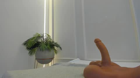 Maria Pettit online show from February 23, 2025, 12:27 pm