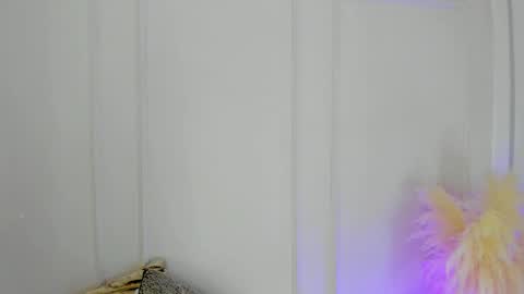 Maria Pettit online show from December 18, 2025, 11:49 am