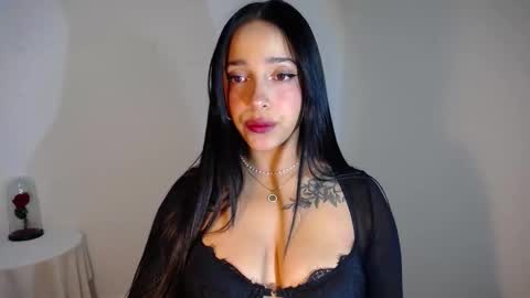 Nicolle online show from November 3, 2025, 3:08 am