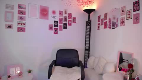 Nicolle online show from February 26, 2026, 4:22 am