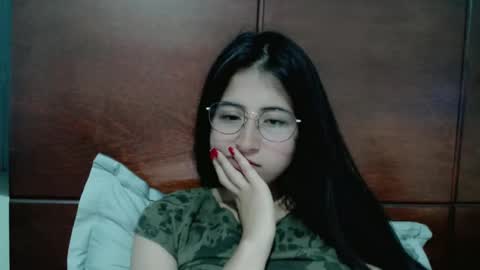 Snapshot of marie_pourtoi69 chatting on December 17, 2024, 5:18 am 700 pm Washington time online show from December 17, 2024, 5:18 am