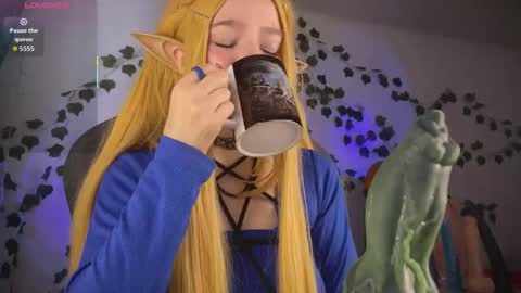 Mariel Gold online show from October 7, 2025, 5:37 am