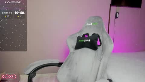 Maria  online show from November 18, 2025, 12:42 pm