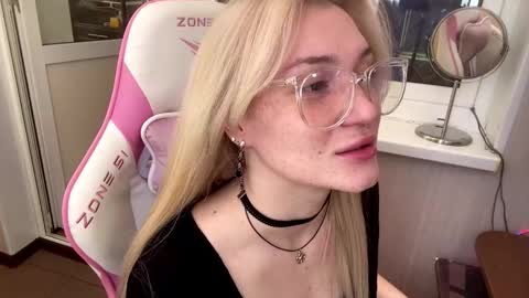 Hey Im Ash  I think together we can hit first 10 thumbs up online show from March 1, 2026, 7:43 am