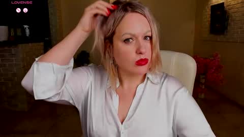 mariemlui online show from November 14, 2025, 6:06 pm