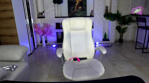 mariemlui online show from April 10, 2026, 4:12 pm