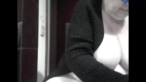 Snapshot of marilu64 chatting on November 5, 2025, 8:09 pm marilu64 online show from November 5, 2025, 8:09 pm