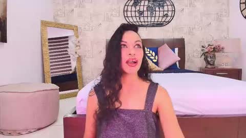 MARIYLN BLAKE  online show from November 14, 2025, 1:21 pm