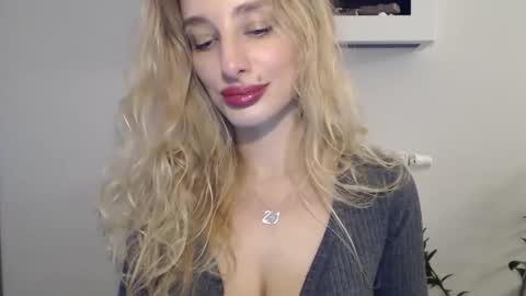 MarilynDevilish online show from December 19, 2024, 9:49 pm