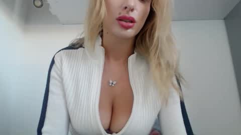 MarilynDevilish online show from November 22, 2025, 1:54 pm