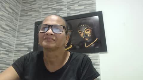 Snapshot of marinamilf chatting on January 1, 2025, 5:22 am Marina online show from January 1, 2025, 5:22 am