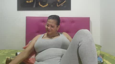 Snapshot of marinamilf chatting on September 10, 2025, 12:21 am Marina online show from September 10, 2025, 12:21 am