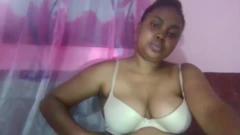 Snapshot of marinarahe chatting on December 17, 2025, 6:03 pm marinarahe online show from December 17, 2025, 6:03 pm