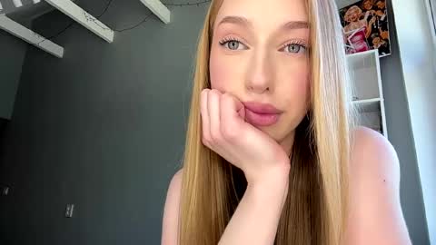 Amelia online show from June 4, 2026, 12:44 pm