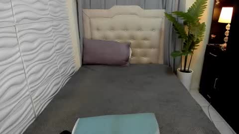 IM YOUR BABE GIRL LYCA online show from October 10, 2025, 1:43 pm