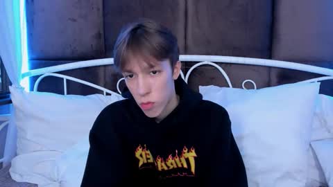 Mark online show from October 3, 2025, 11:07 am