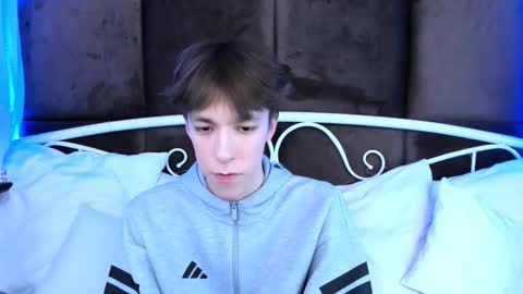 Mark online show from November 15, 2025, 2:57 pm