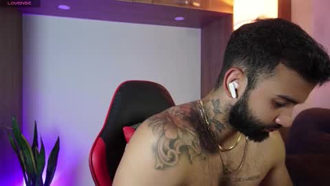 Mark online show from November 21, 2025, 11:14 pm