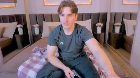 Mark online show from November 20, 2025, 12:38 pm