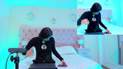 markandphilip  online show from September 14, 2025, 12:15 pm