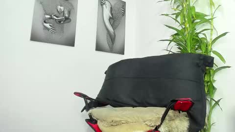 Snapshot of markus_latin chatting on January 14, 2026, 6:46 pm Markus latin online show from January 14, 2026, 6:46 pm