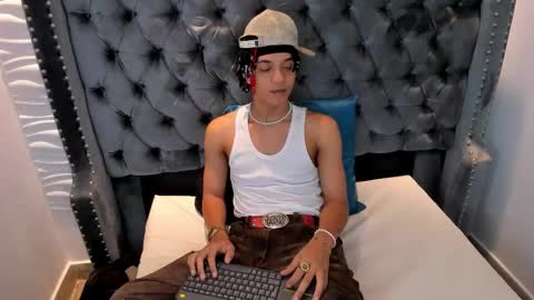 MARSHALL online show from November 21, 2025, 1:43 pm