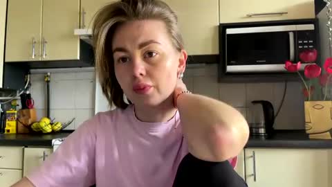 Snapshot of martaluna_ chatting on April 18, 2026, 9:46 am Marta online show from April 18, 2026, 9:46 am
