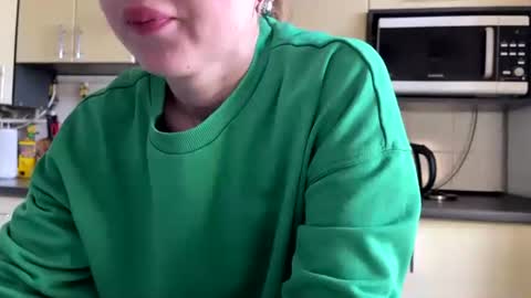 Snapshot of martaluna_ chatting on April 20, 2026, 11:57 am Marta online show from April 20, 2026, 11:57 am