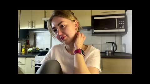 Snapshot of martaluna_ chatting on April 28, 2026, 7:41 pm Marta online show from April 28, 2026, 7:41 pm