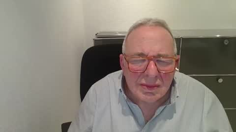 martin_1947 online show from November 4, 2025, 10:53 pm