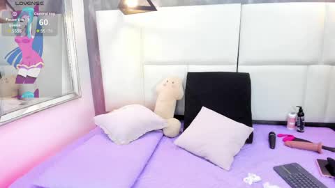 Snapshot of martina_armos chatting on April 21, 2026, 11:27 am Martina online show from April 21, 2026, 11:27 am
