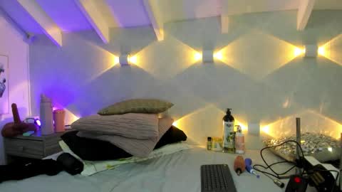 martina mIIler online show from March 24, 2026, 12:54 pm