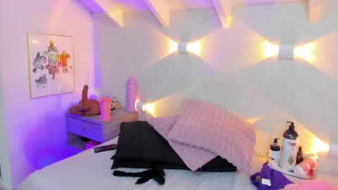 martina mIIler online show from May 21, 2026, 12:01 pm
