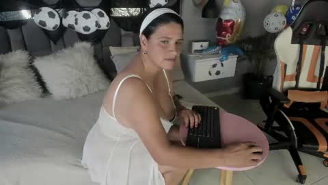 Snapshot of martinamilff chatting on July 9, 2026, 8:24 pm Martina online show from July 9, 2026, 8:24 pm
