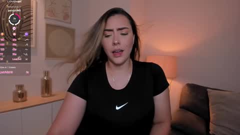 Martinna Bonnet online show from February 19, 2025, 5:38 pm