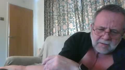 Snapshot of martinrgbxxxx chatting on January 19, 2026, 9:35 am martinrgbxxxx online show from January 19, 2026, 9:35 am