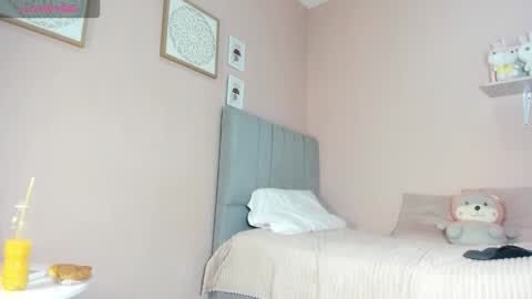 mary_cute9 online show from November 22, 2025, 12:26 pm