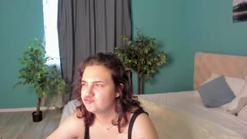 Snapshot of mary_f0x chatting on July 17, 2026, 8:10 am Mary fox online show from July 17, 2026, 8:10 am