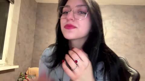 Stephie online show from December 19, 2025, 9:33 pm