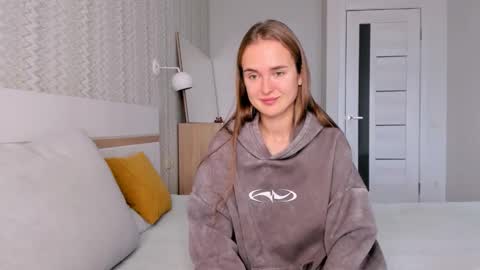 Mari online show from November 3, 2025, 8:15 am