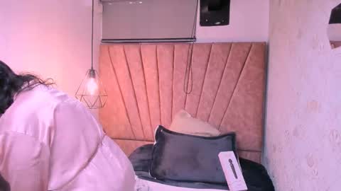 Marylin online show from October 17, 2025, 7:49 pm