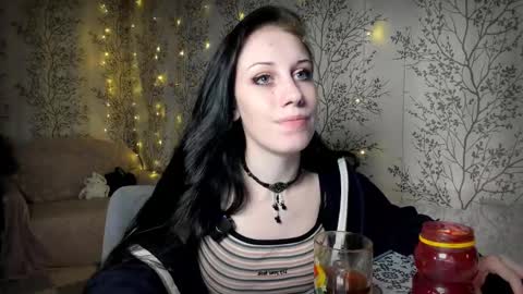 Mary Lou online show from November 7, 2025, 11:54 am