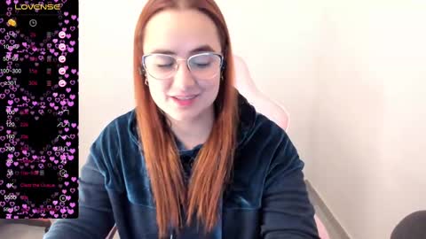 Dulce Maria online show from February 26, 2025, 4:14 am